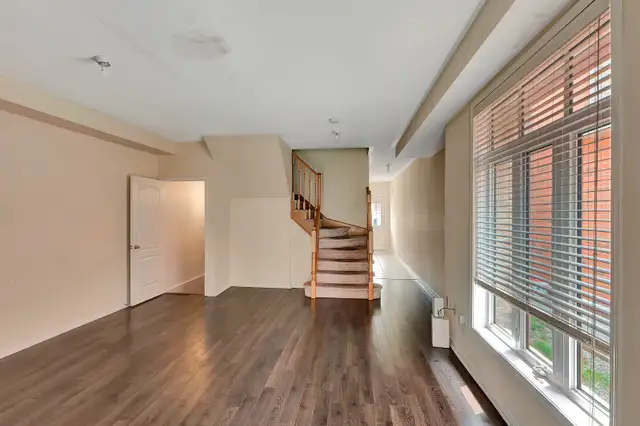 Semi Detached House for sale in Heartland Area Mississauga 3 Bed in Houses for Sale in Mississauga / Peel Region - Image 4
