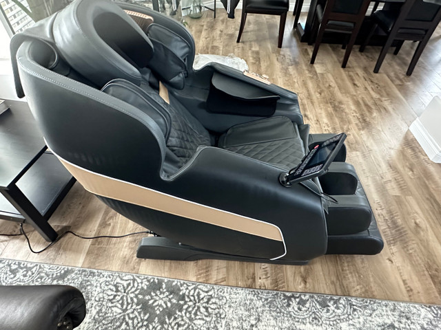 Full body zero gravity massage chair in Chairs & Recliners in Edmonton - Image 3