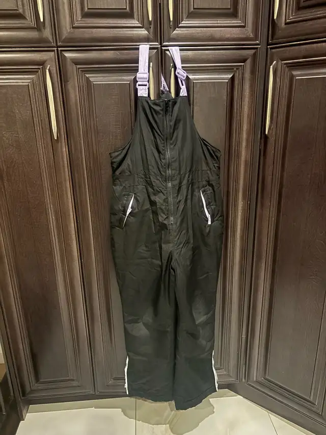 Old Navy Snow Pants in Kids & Youth in Edmonton - Image 2