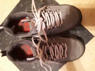 Womens size 6 steel toe workshoes, View more