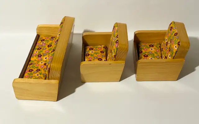 Vintage Barbie Size Fashion Doll Living Room Couches & Table Set in Toys & Games in Mississauga / Peel Region - Image 7
