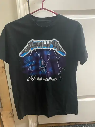Metallica Ride the Lightning T-Shirt Size Med (Good Condition), View more
