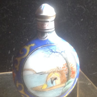 ANTIQUE CHINESE HAND PAINTED ENAMEL SNUFF BOTTLE