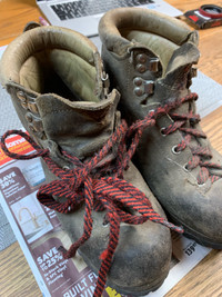 Size 6 Vasque ladies hiking boots