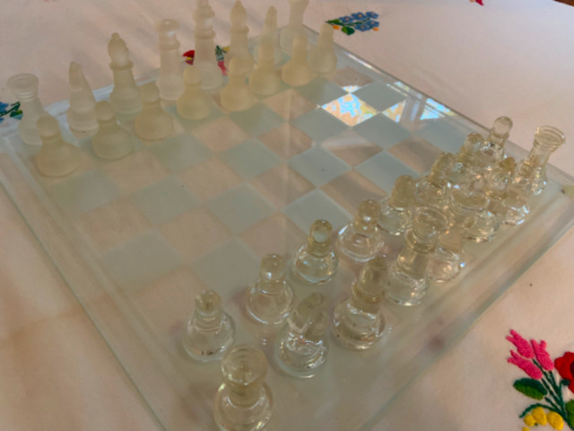 CHESS, GLASS, clear & frosted, 33piece, 13.7x13.7 in Hobbies & Crafts in Kitchener / Waterloo - Image 4