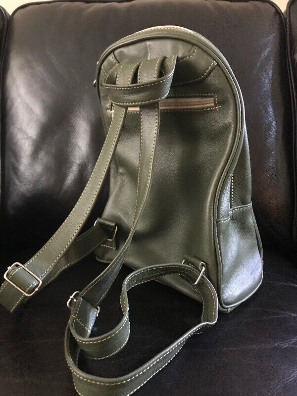 Genuine handmade leather backpack dans Femmes - Sacs et portefeuilles  à Ville de Montréal - Image 3