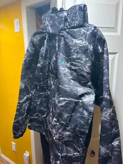 Brand new Frog Toggs rain suit. Large. $100
