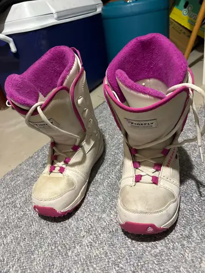 Durable snowboard boots in a white and magenta color scheme. These Firefly boots are a US Women's si...