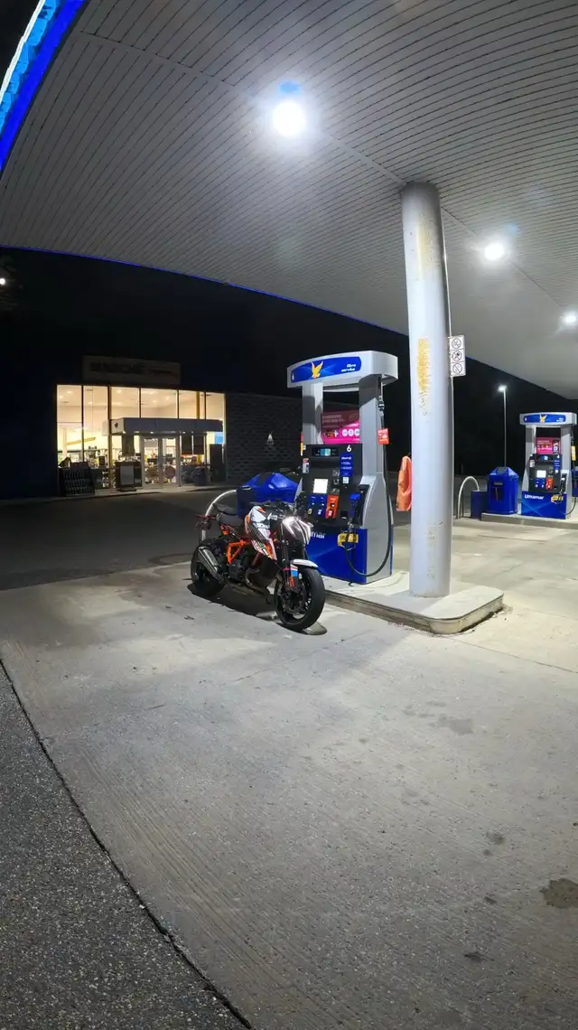 KTM 1290 Super Duke R 2020 in Sport Bikes in Sherbrooke - Image 8