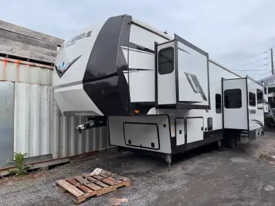 Vous rêvez de partir à l’aventure avec tout le confort de la maison? La Sierra Luxury 388BHRD 2022 e...
