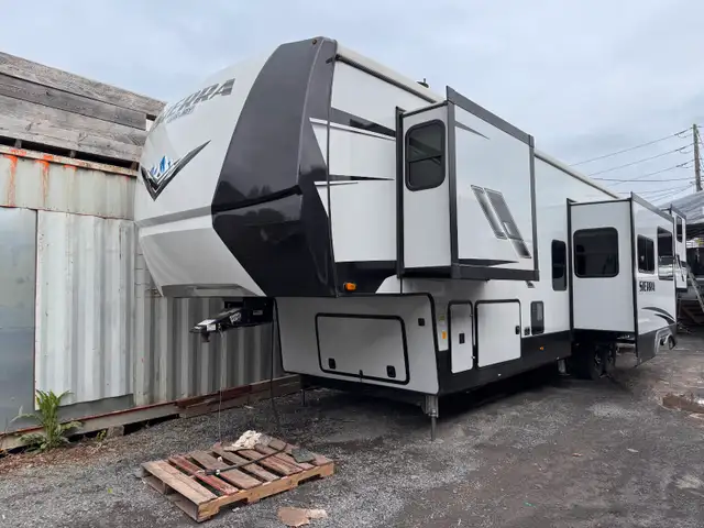 2022 Forest River sierra luxury 388bhrd in RVs & Motorhomes in Laval / North Shore - Image 2