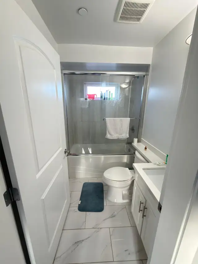Private room and bathroom for rent for female only! in Room Rentals & Roommates in Vancouver - Image 7