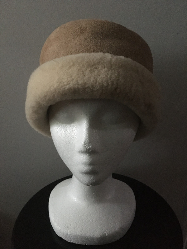 Hat mouton dans Femmes - Autre  à Ville de Montréal - Image 2