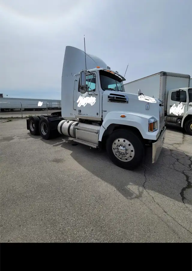 2016 western star 4700 SF in Heavy Trucks in Hamilton - Image 4