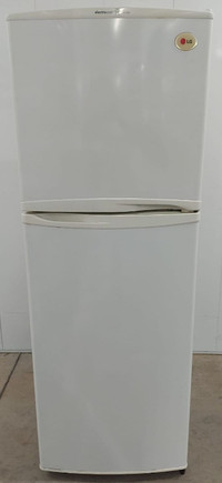 SPACE-SAVING LG APARTMENT FRIDGE (21" x 59") REVERSIBLE DOORS