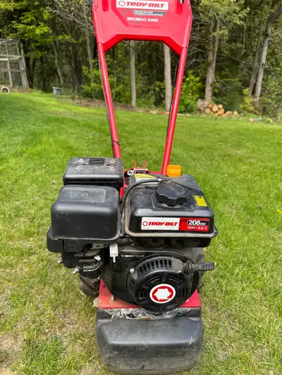 Troy-Bilt 700 Series VTT Troy-Bilt Vertical Tine Tiller Model 21A-70M8563 - 208cc engine - 16" tilli...