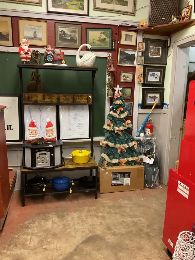 **AUCTION @ Bezanson Auctioneering Center Dec 13th in Arts & Collectibles in City of Halifax - Image 4