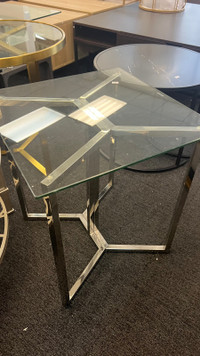 Avis End Table In Tempered Glass Top And Chrome Steel Base