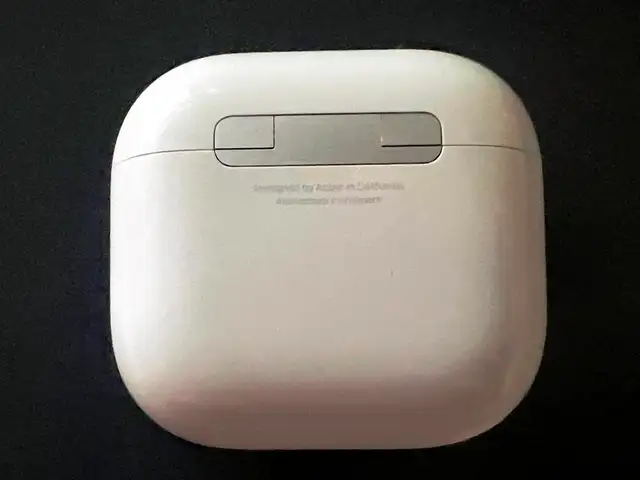 AirPod 4 with Charging Case (Connecting/Pairing Issues)=AS IS ...