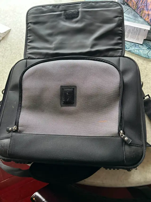 ONE NICE DELL 15-16 PLUS LAPTOP BAG in Laptop Accessories in Edmonton - Image 3