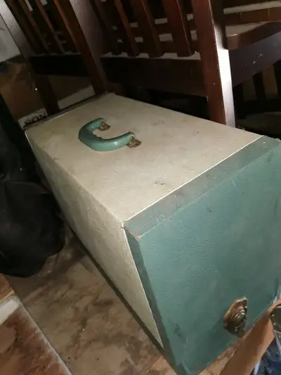 Beautiful unique brother sewing machine. Excellent condition...comes with original hard case and man...