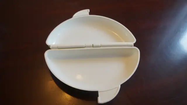 MICROWAVE OMELETTE MAKER in Other in Norfolk County - Image 4