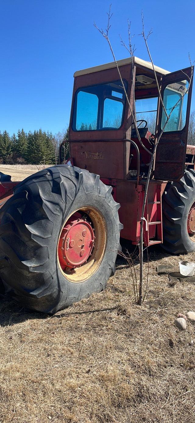 Versatile tractor in Farming Equipment in Grande Prairie - Image 2