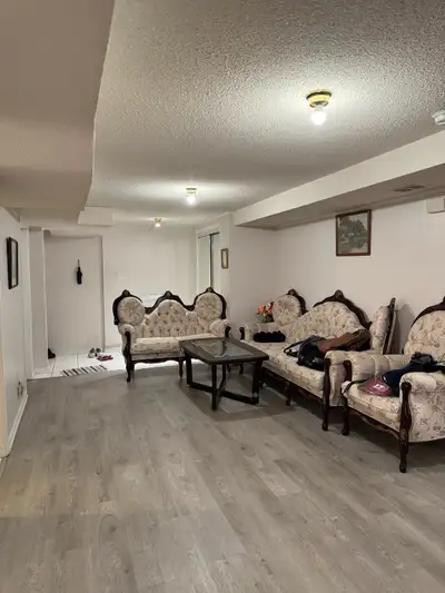 Master Bedroom For Rent In Brampton