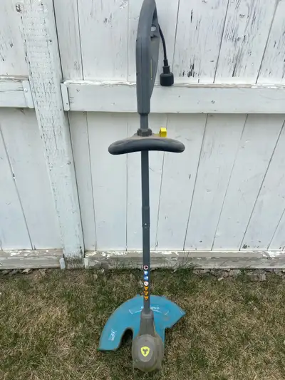 Electric Corded Yardworks Trimmer / Edger. Good condition.