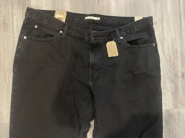 *NWT (Reg. $100)* Levi's Women's 94 Baggy Jeans (Sz 22W) in Women's - Bottoms in Markham / York Region - Image 6