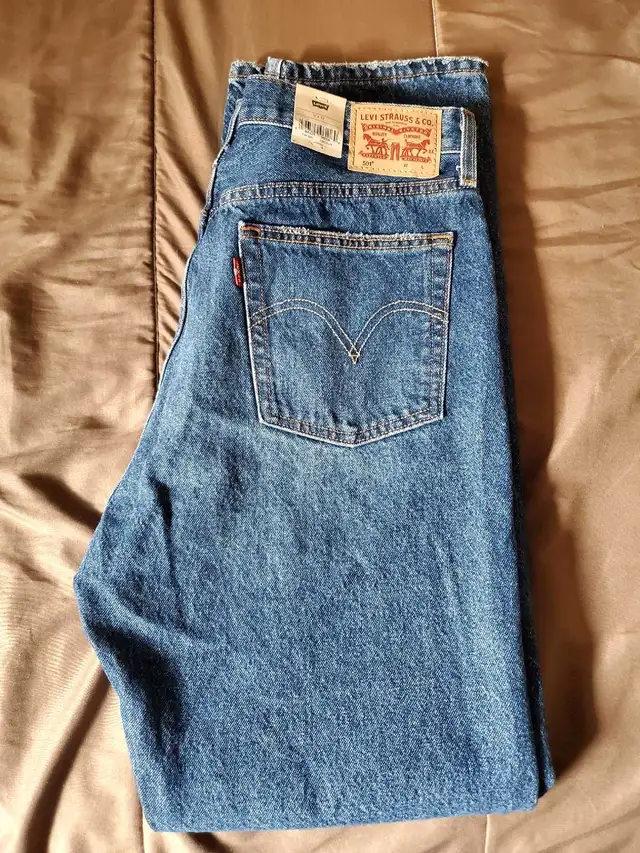 2 women levis jeans in Women's - Bottoms in Mississauga / Peel Region - Image 10