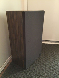 Speaker - Hitachi - Vintage 1982 - 40 years old - $36