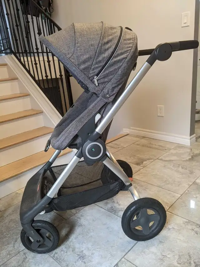 Stokke Scoot (European) stroller in Strollers, Carriers & Car Seats in Oakville / Halton Region - Image 3