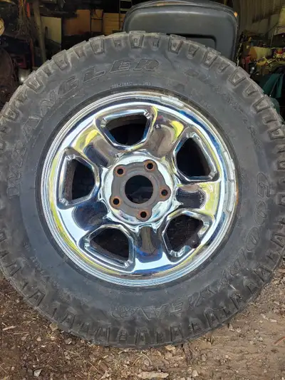 Set of 4 crome dodge ram rim with 265 70 17 " goodyear duratrac tires lots of tread got them for my...