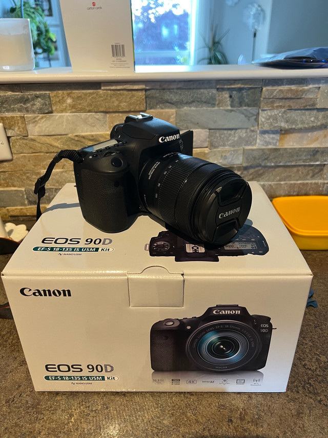 Canon E0S 90D camera  in Cameras & Camcorders in Grande Prairie