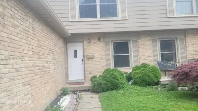 3 bedrooms and 1.5 badroom semi-distached   airbnb house rental