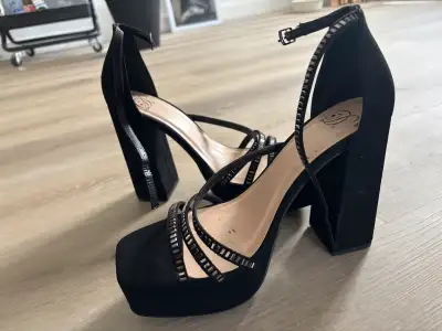 Black Heels Size 9, View more
