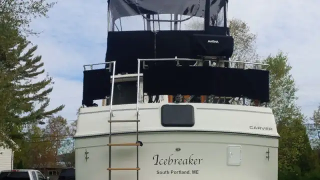 Carver 3207 Motor Yacht say goodbye to the woods in Powerboats & Motorboats in Bridgewater - Image 3