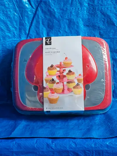 Cup Cake Pan with Lid, View more
