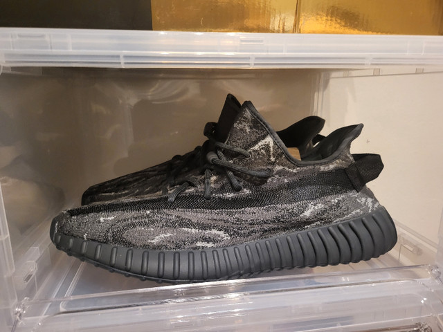 Adidas Yeezy Boost 350 v2 Dark Salt dans Chaussures pour hommes  à Ville de Montréal - Image 2