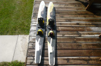2 slalom waterskis