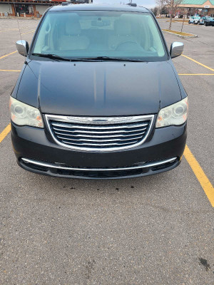 2011 Chrysler Town & Country Limited 