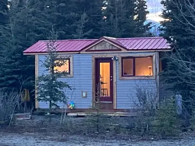 CABIN FOR RENT - Located north of town on property that is adjacent to the Yukon River. Lots of acce...
