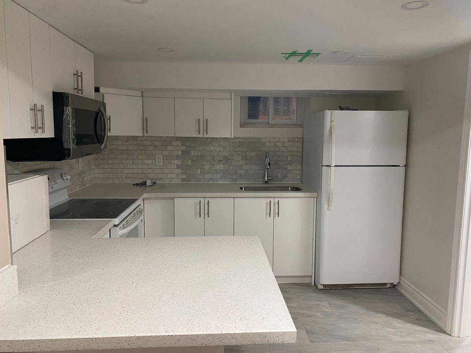 Basement apt available at Bayly and Liverpool 3