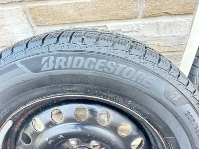 Bridgestone WeatherPeak Utilisés un seul hiver. Montés sur roues d’acier Dimensions: 235/65R17 Svp c...