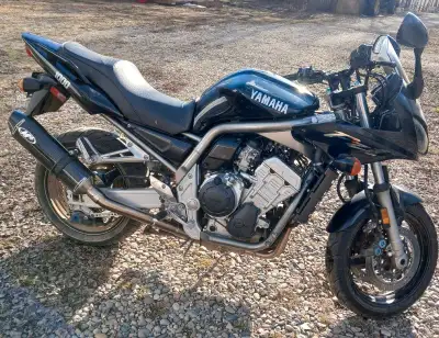Yamaha fz1000 29000xxx km Bc registered Grc. No issues. After market exhaust, tank protector. Ready...