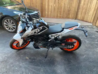 2022 KTM Duke 200 asking 4100$. Willing to deliver in the GTA. I do not take offers via Kijiji. All...
