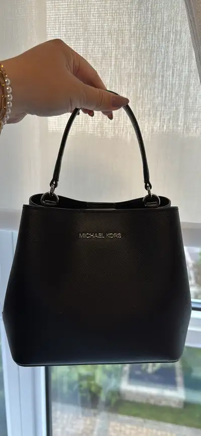 Micheal kors XS purse authentic , View more