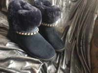 Woman Blue SUEDE Boots  Real fur at the cuff  Gently lined sz.6