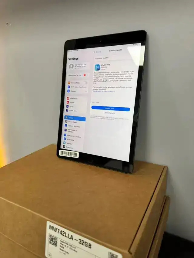 Apple iPad 7 | 2019 | A2197 | A10 | 10.2" |32G | in iPads & Tablets in Markham / York Region - Image 2